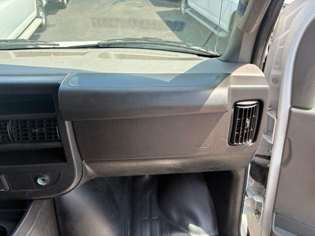 2025 GMC Savana Cargo Base