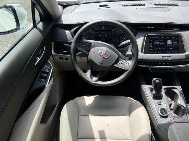 2023 Cadillac XT4 FWD Premium Luxury