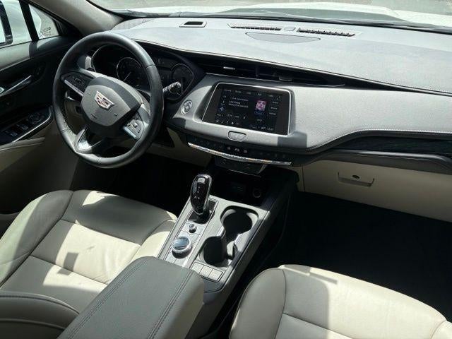 2023 Cadillac XT4 FWD Premium Luxury