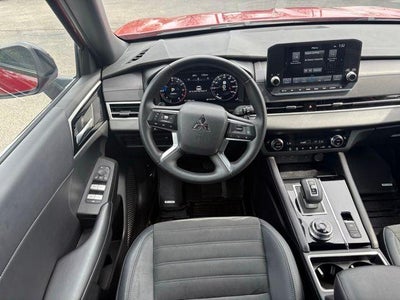 2024 Mitsubishi Outlander SE Black Edition w/Pano Roof